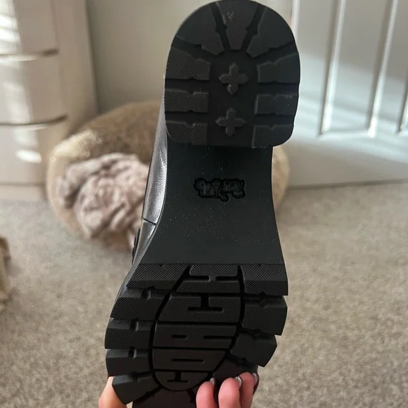 Coach Classic Black Leather Loafers - Picture 3 of 3